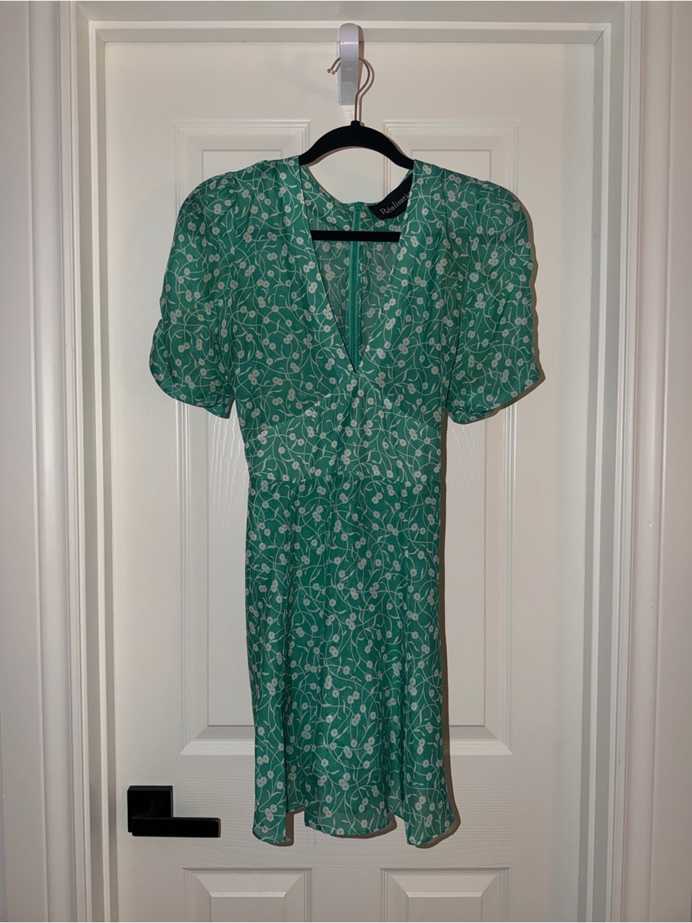 Realisation Par the Ozzie dress in poison ivy green mini dress floral - Picture 5 of 7